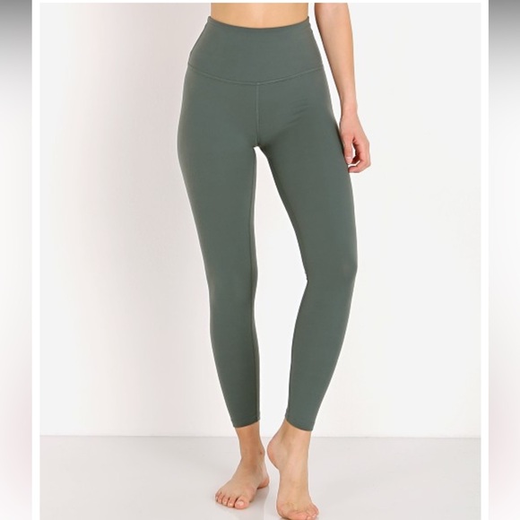 Beyond yoga Caught in the midi high waisted legging $88 small Dark tropic - Picture 2 of 12